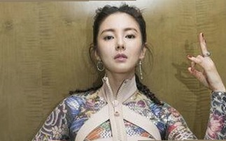 揭秘娱乐圈“吃瓜少女”：热衷八卦的幕后推手🧐